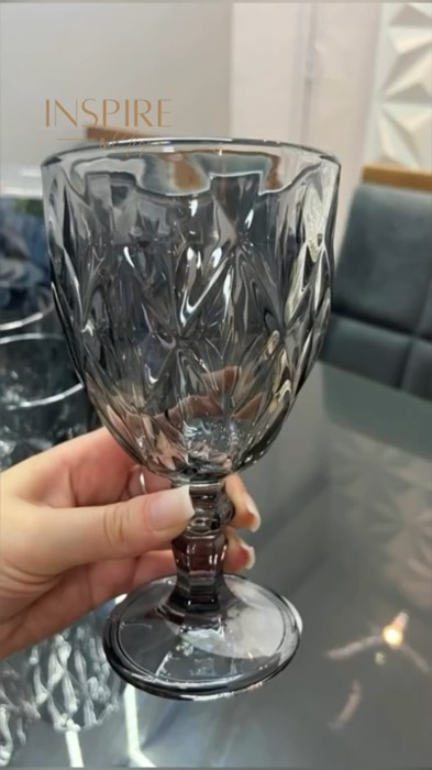Taça Diamante Várias Cores #taçadiamante #taça #copoluxo #mesaposta #enxoval #jogodetaças #jogodecopos #kitdecozinha #home #casa #mesalinda #decor