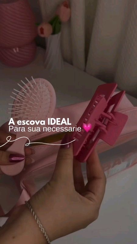 Quer mais espaço útil na sua necessarie? essa é uma ótima saída ? Mini escova #escova #necessarie #Necessair #mini