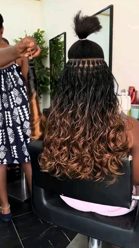 Jumbo ondulado ele tem uma qualidade muito boa.fácil de trançar.#faz #tranças e#penteados😋😱😍
