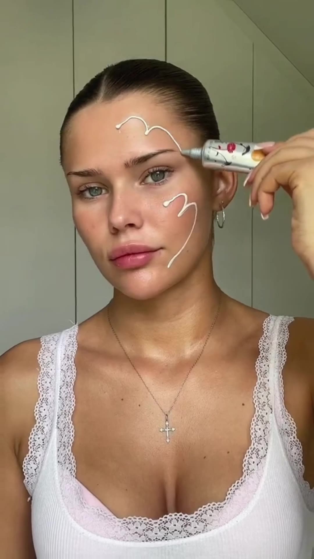 Creme Facial CC Corretor de Cor com Centella Asiatica, BB Cream Reparador e Base Líquida Clareadora - 45ml.