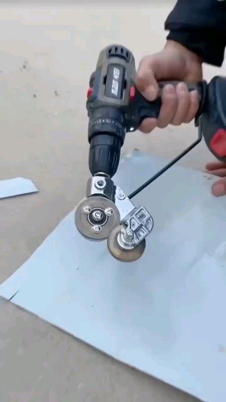 Transformei minha furadeira numa máquina de cortar chapas! Trabalho rápido, liso e sem esforço. Virei fã desse adaptador! #achadinhos #ferramentas