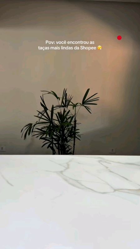 #TaçaDourada #MesaPosta #DecoraçãoElegante #MesaElegante #TaçasDecoradas #DecoraçãoDeMesa #CasaComEstilo #DetalhesQueEncantam #MesaPostaPerfeita #Rece