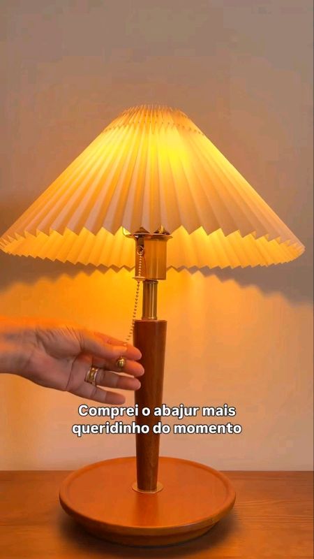 Abajur Luminária de Mesa Nogueira Plissado de Madeira #Abajur #Lumináriademesa #AbajurDeMesa #Luminária #Decoração #quarto #Shopee #Sala #ILuminação