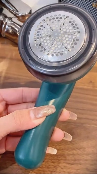 Deixe suas roupas com aparência de novas! Papa Bolinhas elétrico recarregável USB, ideal para remover fiapos de tecidos, lãs e casacos. #PapaBolinhas