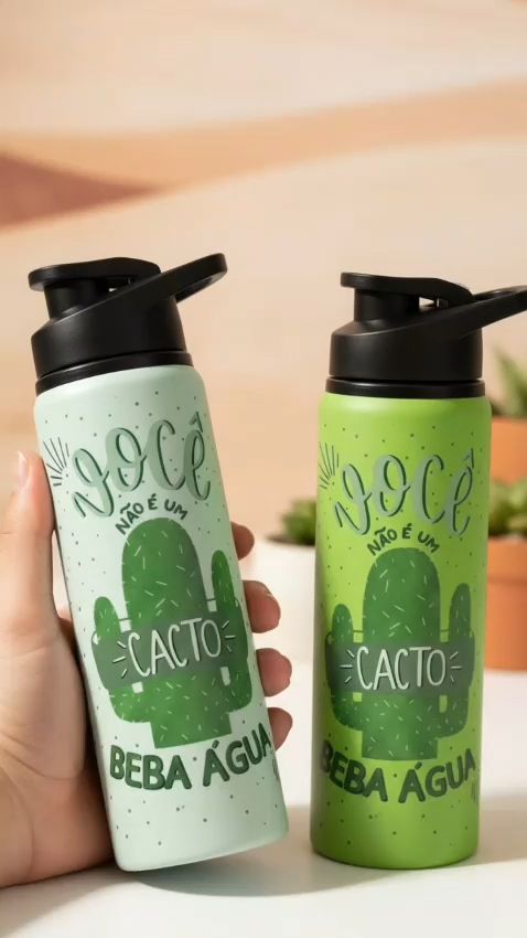 Conheça a garrafa de água mágica! Coloque água gelada na squeeze e veja a magia acontecer! Feita em alumínio, possui 750ml. #garrafadeacademia